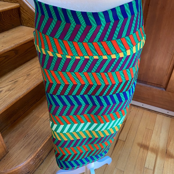 LuLaRoe Cassie - Picture 3 of 9